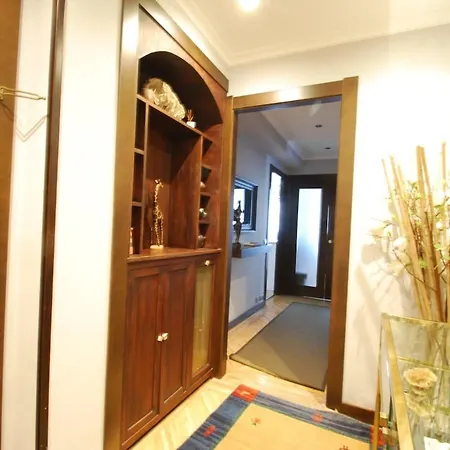 Bright With 3 Bedrooms, 2 Bathrooms And Wi-fi Апартаменти *