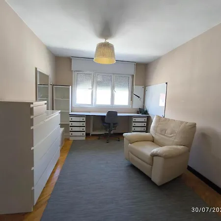 Bright With 3 Bedrooms, 2 Bathrooms And Wi-fi Апартаменти