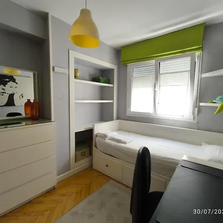 Bright With 3 Bedrooms, 2 Bathrooms And Wi-fi Апартаменти Ов'єдо