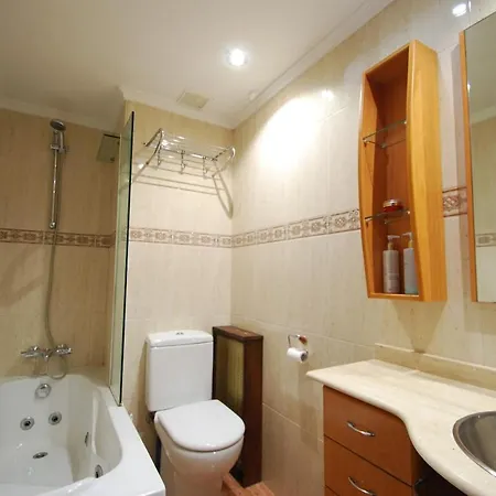Bright With 3 Bedrooms, 2 Bathrooms And Wi-fi Апартаменти Ов'єдо